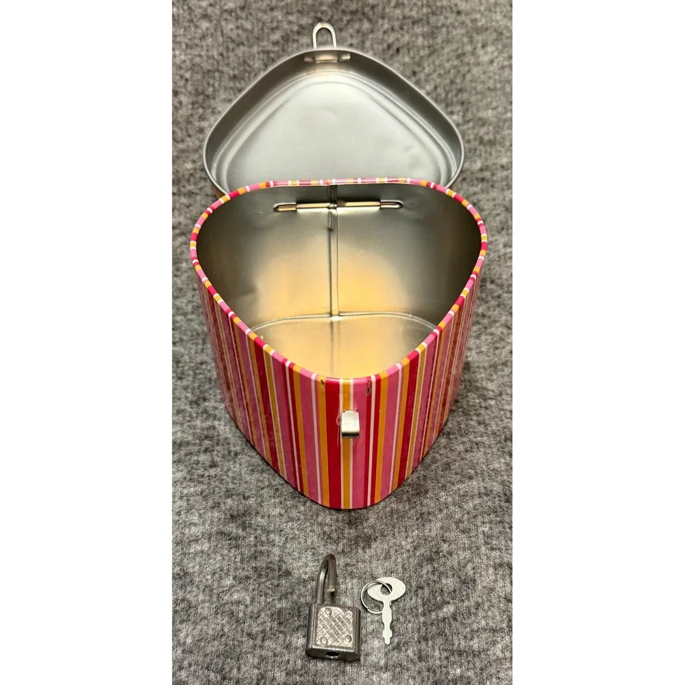 Warner Bros Tweety Bird Heart Tin Lock and Key 2006 Looney Tunes Colibri Group